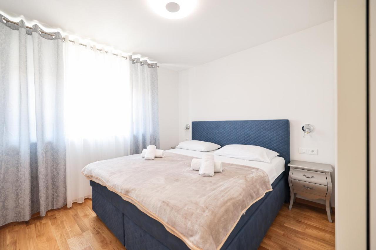 Two Bedroom Apartment With A Balcony Relja Zadar Exterior foto